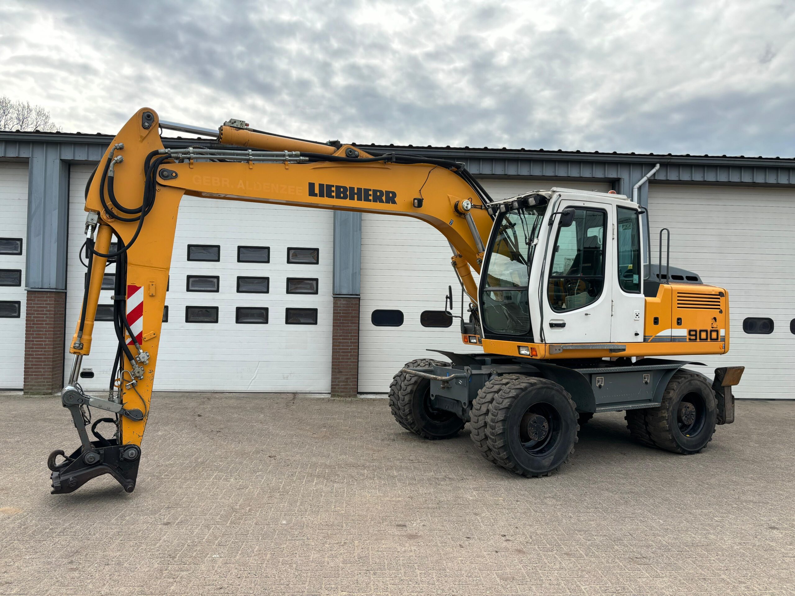 Liebherr A900c